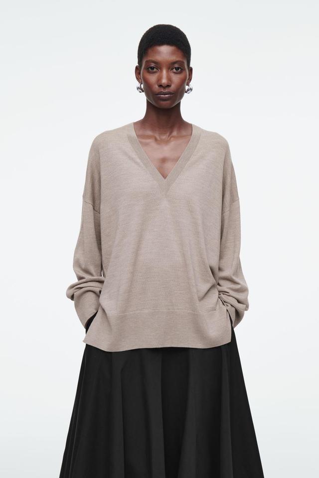 V-NECK MERINO WOOL SWEATER Product Image