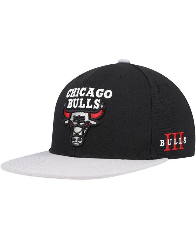 Mens Mitchell & Ness Black Chicago Bulls Core Snapback Hat - Black Product Image