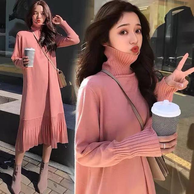 Long-Sleeve Knit Midi Pleated Dress Product Image