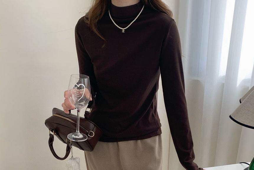 Long-Sleeve Turtleneck Plain Knit Top Product Image