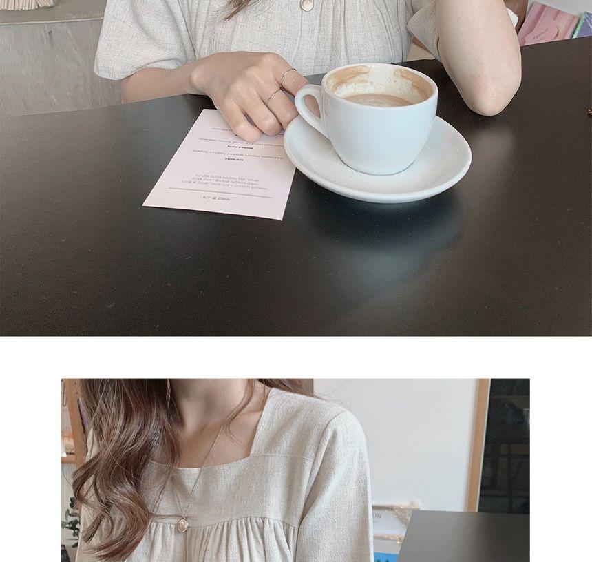 Square-Neck Short-Sleeve Blouse Product Image