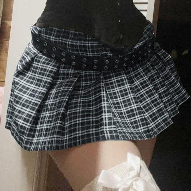 Low Waist Plaid Mini Pleated Skirt Product Image