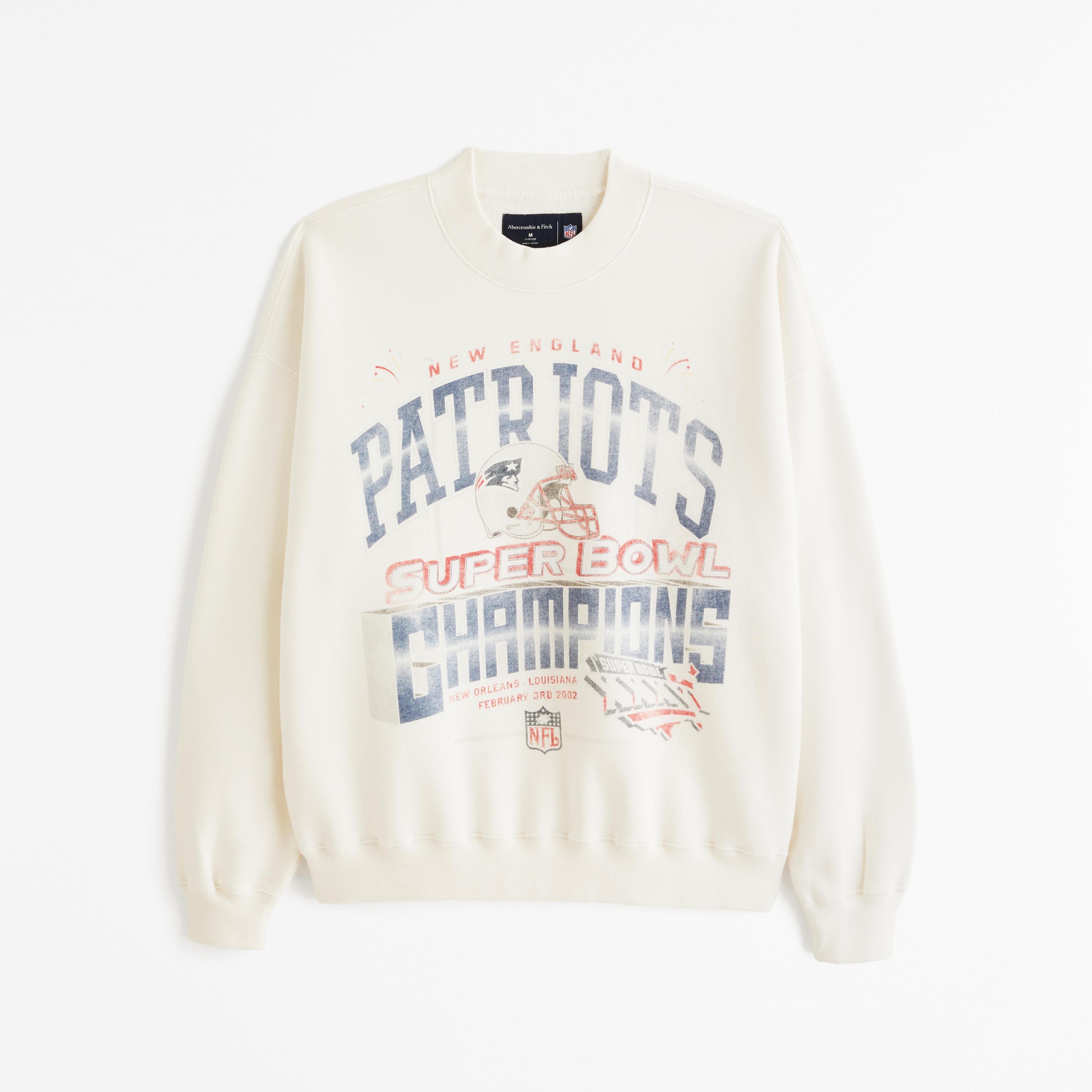 Tennessee Titans Graphic Crew Sweatshirt Product Image