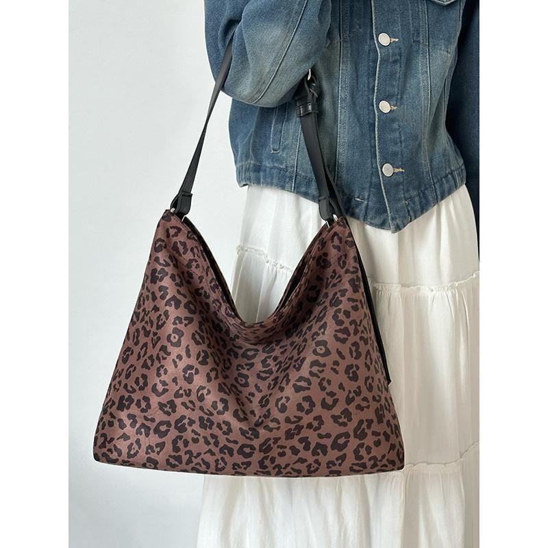 Leopard Print Canvas Tote Bag Product Image