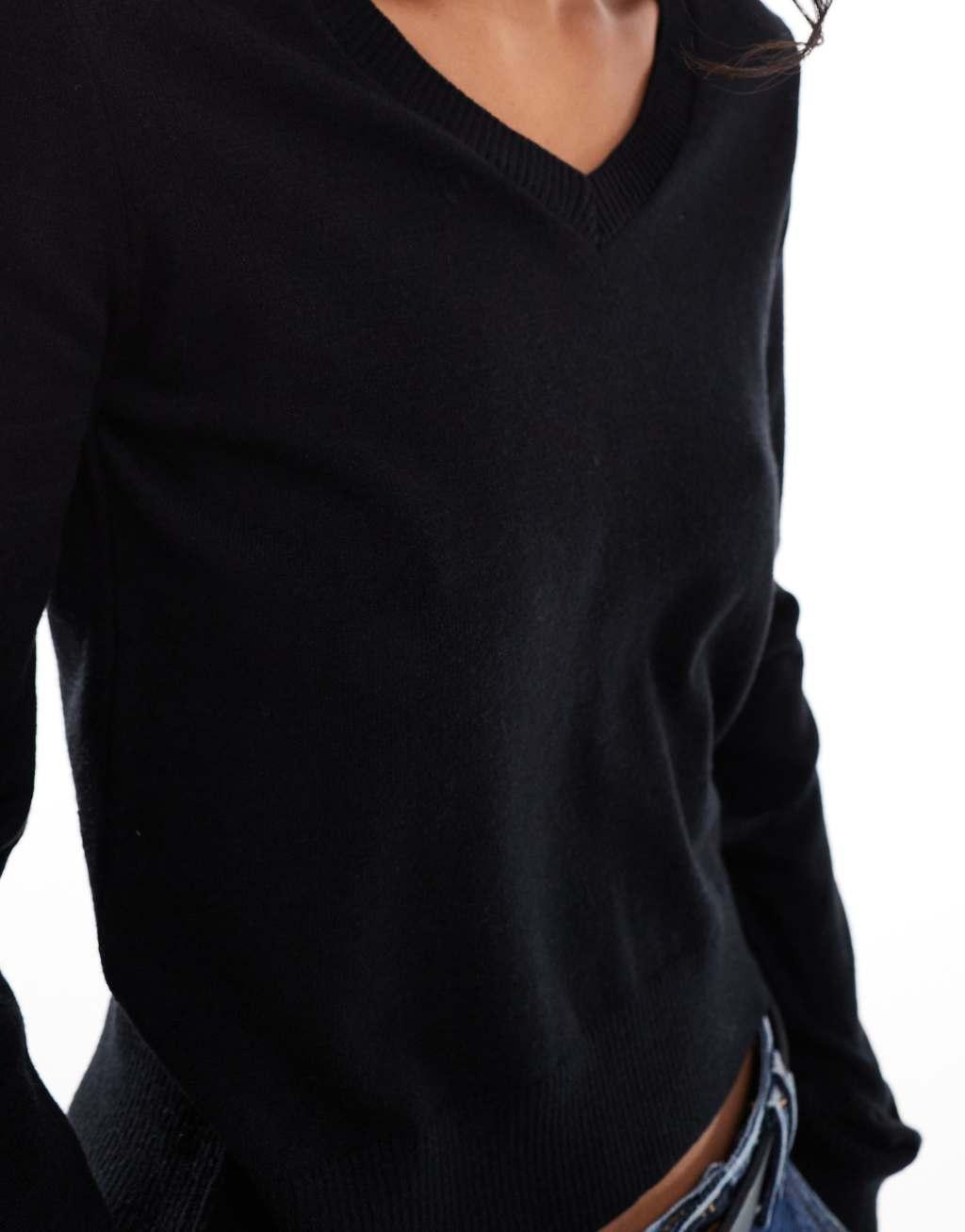 Stradivarius v neck knitted top in black Product Image