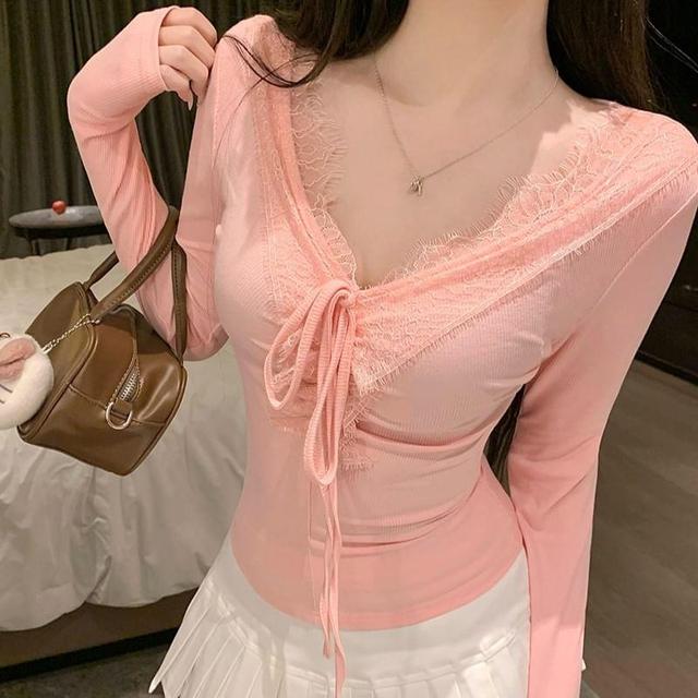 Long Sleeve V-Neck Plain Lace Trim Crop Tee Product Image