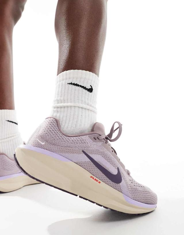 Nike Winflo 11 sneakers in light purple Product Image