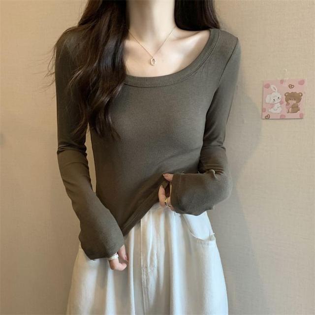 Long-Sleeve Scoop Neck Plain Slim Fit Crop Tee Product Image