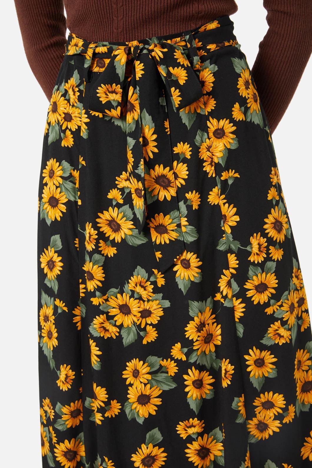 Winter Daisy Skirt Product Image