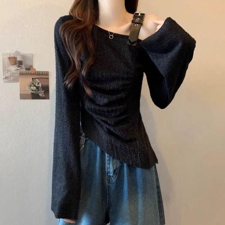 Long-Sleeve Cold-Shoulder Buckled Asymmetrical Slim Fit Tee Product Image