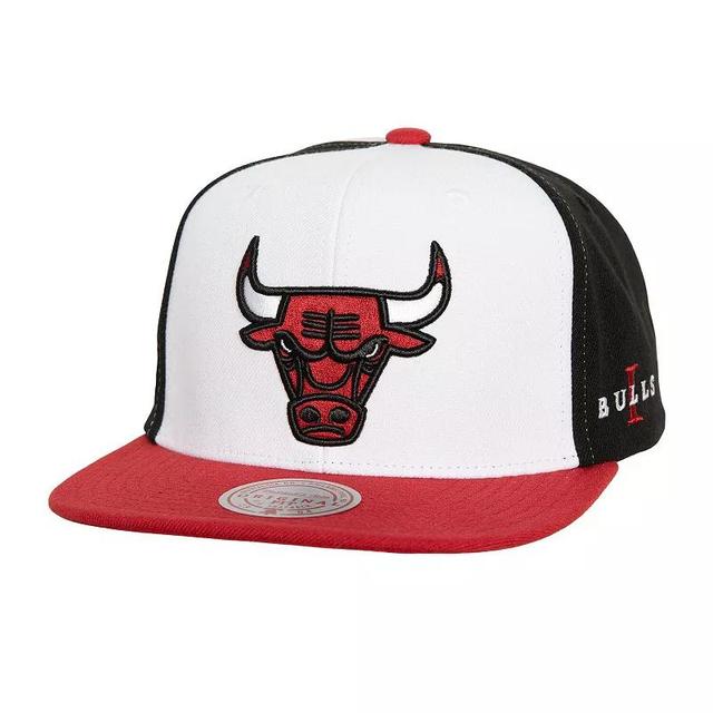 Mens Mitchell & Ness /Red Chicago Bulls Core Snapback Hat Product Image