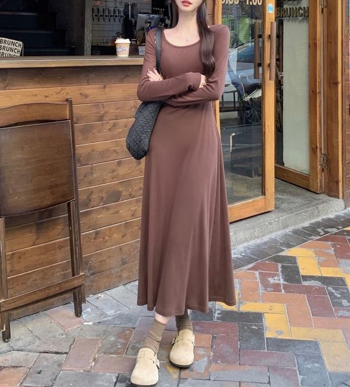 Long-Sleeve Scoop Neck Plain Midi A-Line Dress Product Image