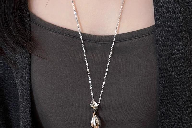 Pouch / Vase Pendant Alloy Necklace Product Image