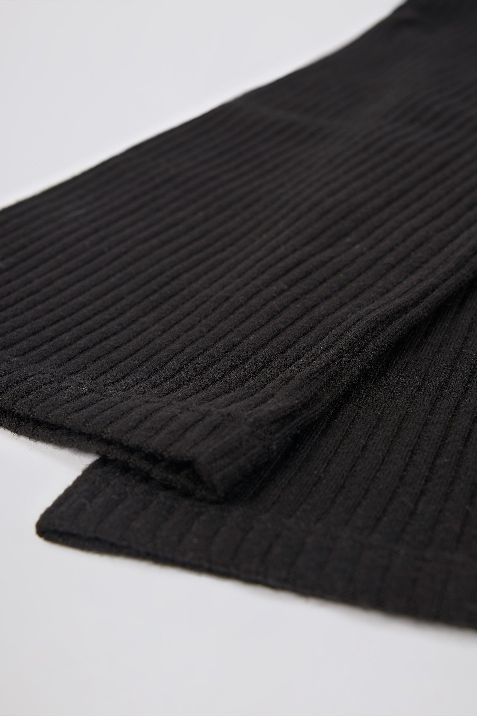 Leg Warmers in Black Product Image