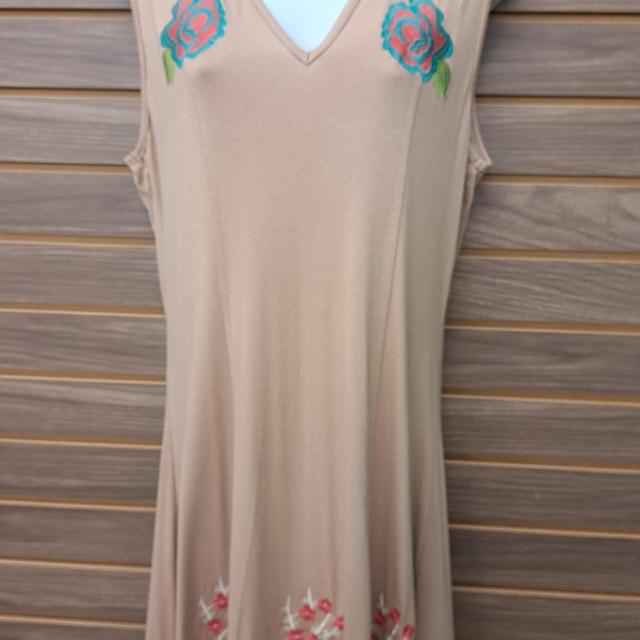 EmbroideRed sleeveless dress Product Image