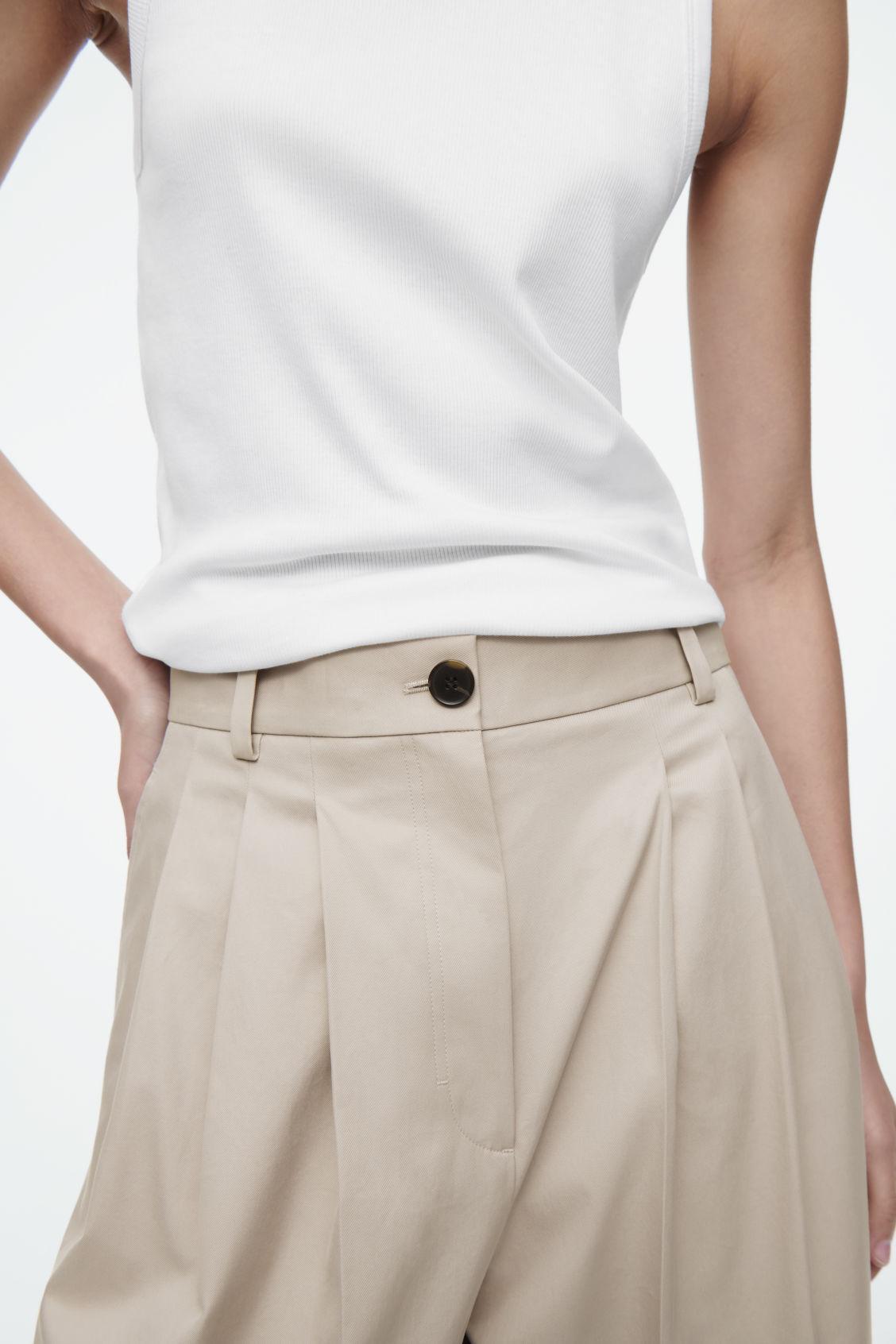 PLEATED BARREL-LEG COTTON TROUSERS Product Image