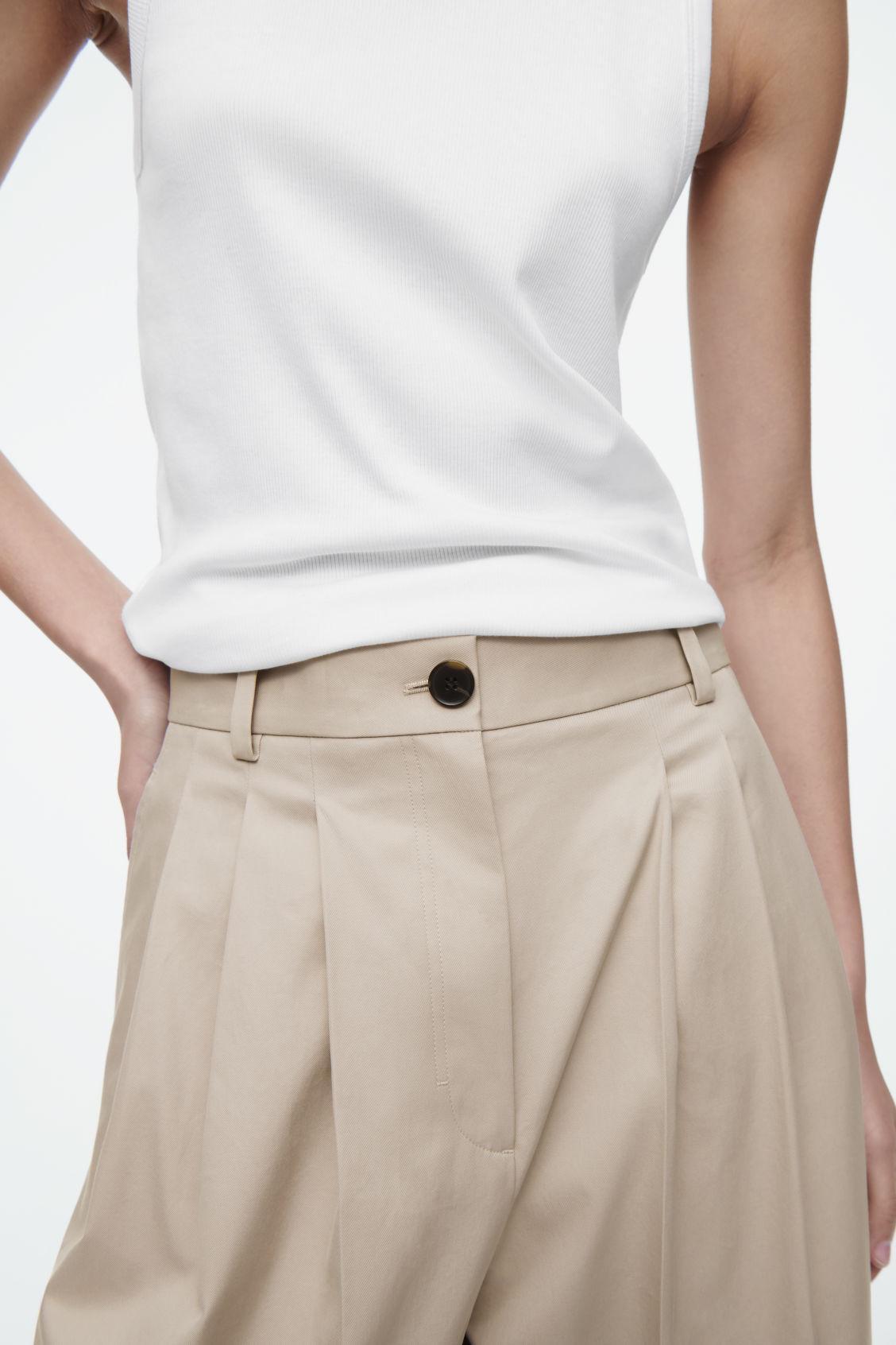 PLEATED BARREL-LEG COTTON TROUSERS Product Image