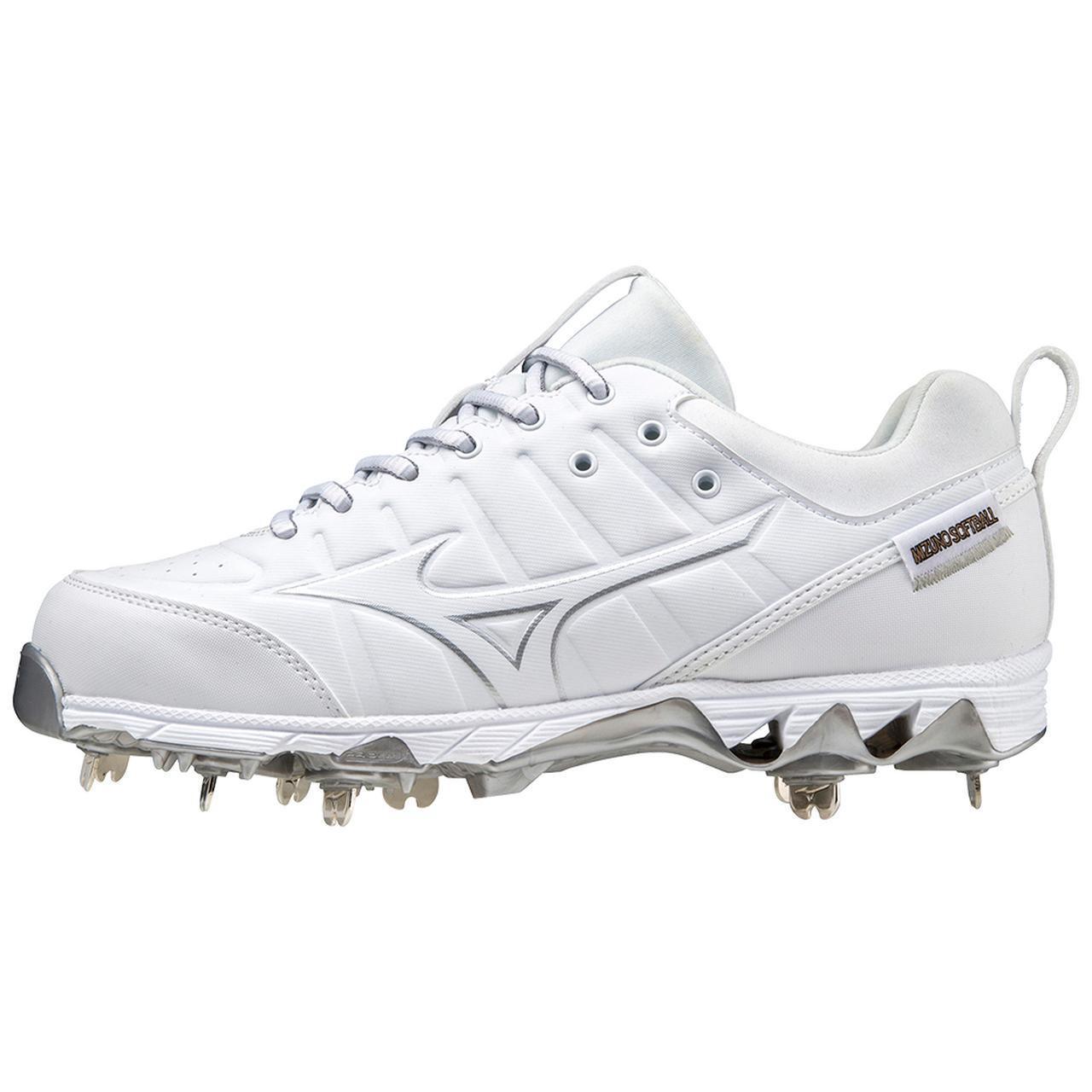 9-Spike Swift 7 Low Womens Metal Softball Cleat Product Image