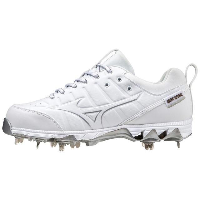 9-Spike Swift 7 Low Womens Metal Softball Cleat Product Image