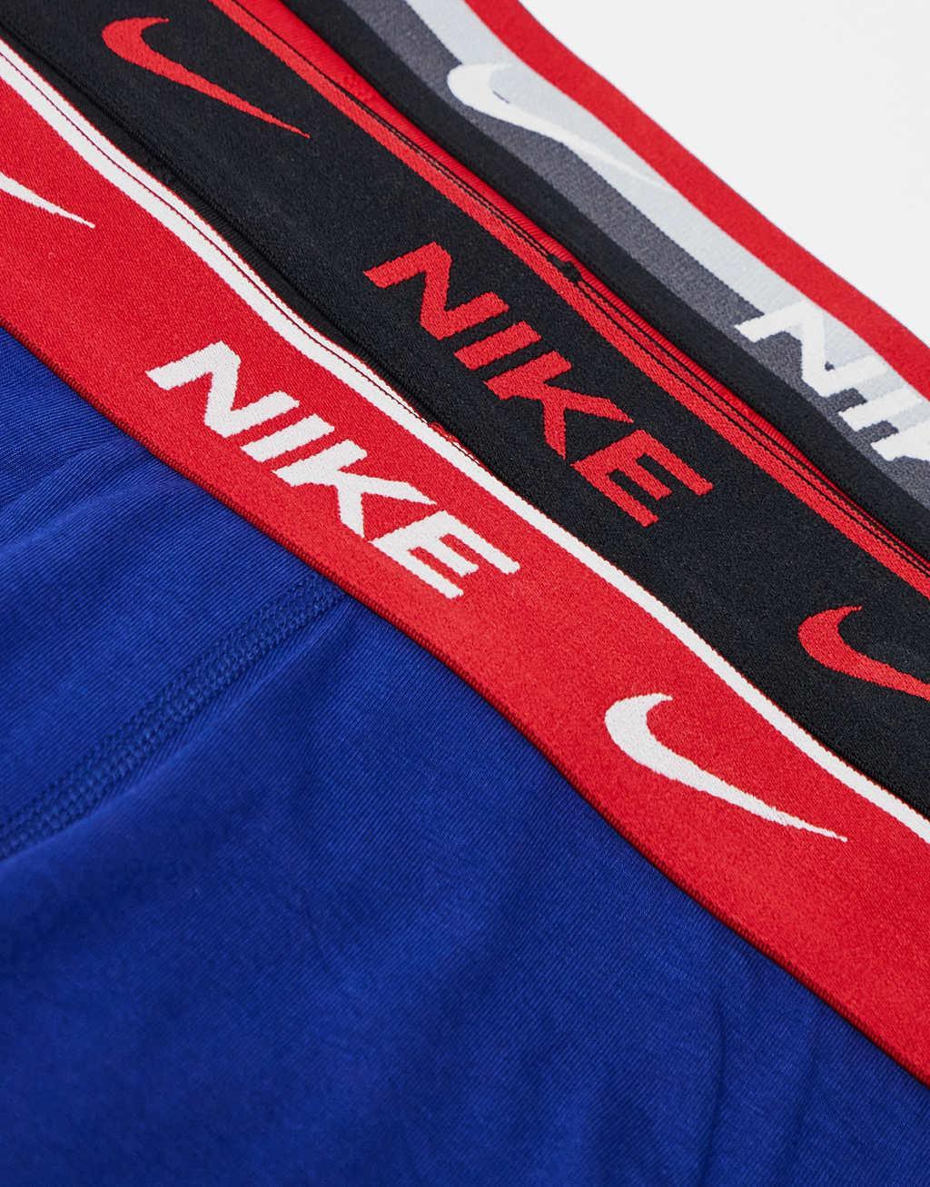 Nike Everyday Cotton Stretch 3-pack trunks in red/blue/black Product Image