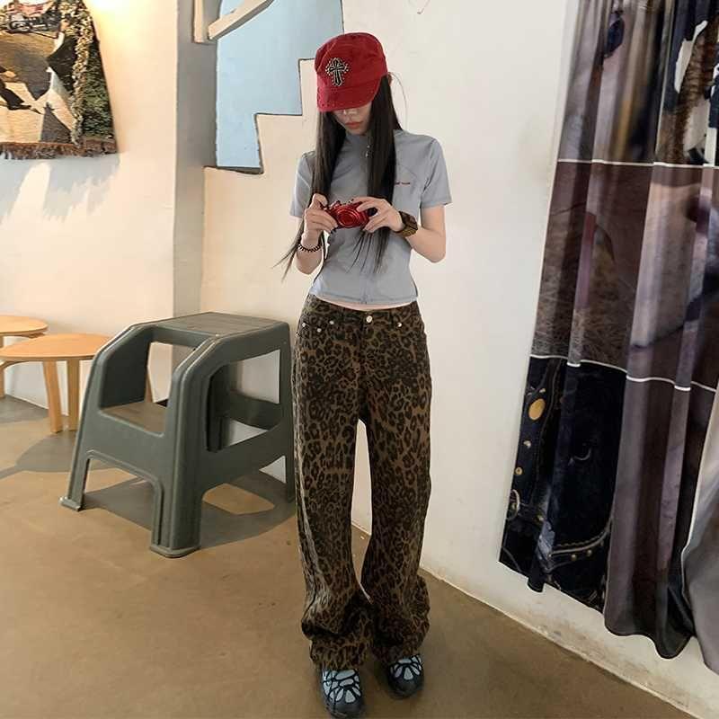 Low Rise Leopard Print Straight-Fit Wide-Leg Pants Product Image