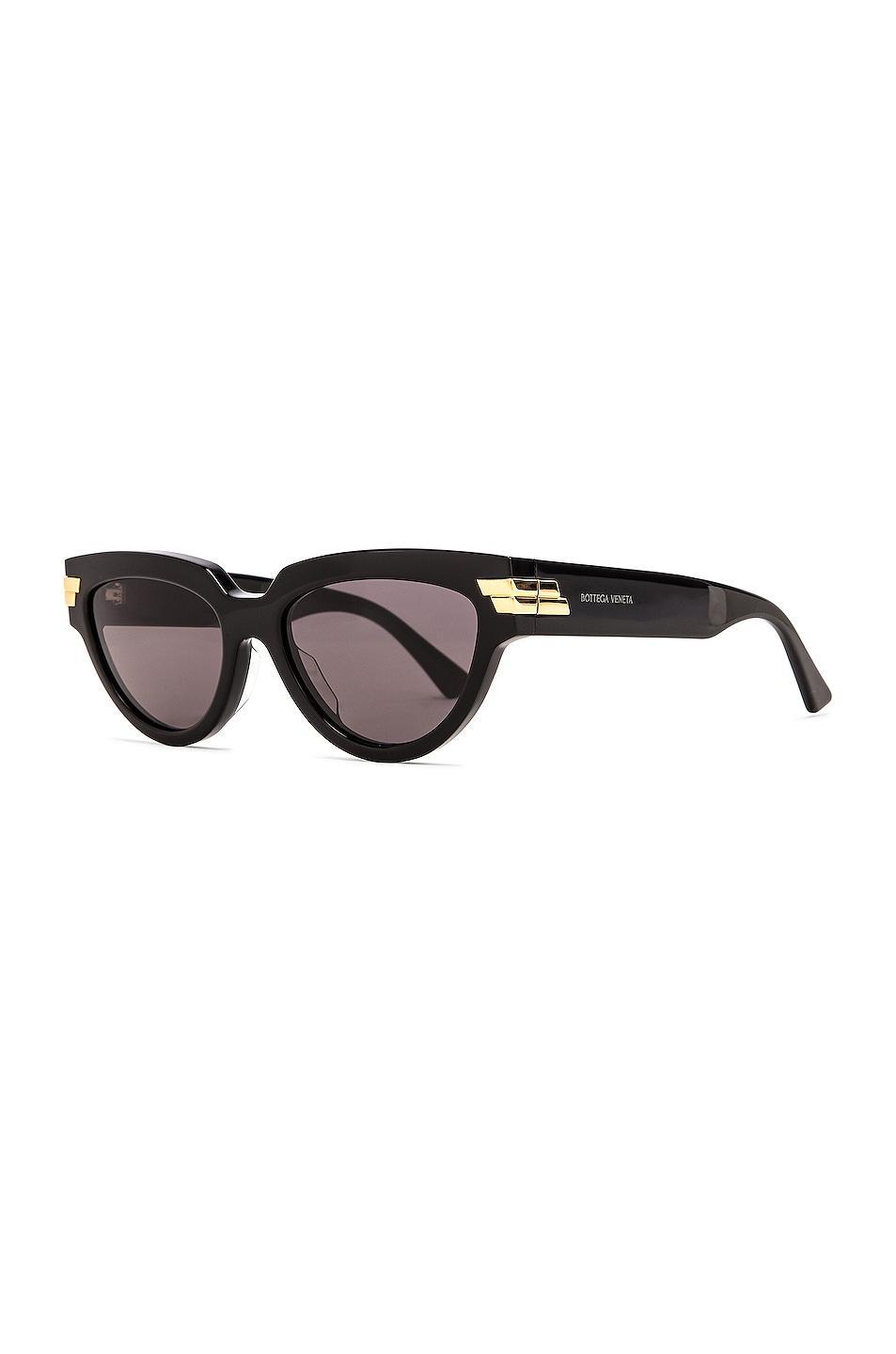 Bottega Veneta Cat Eye Sunglasses Black.. Product Image