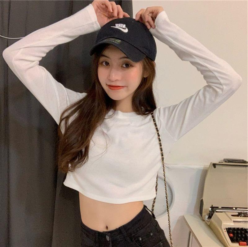 Long-Sleeve Crew Neck Plain Crop Tee Product Image