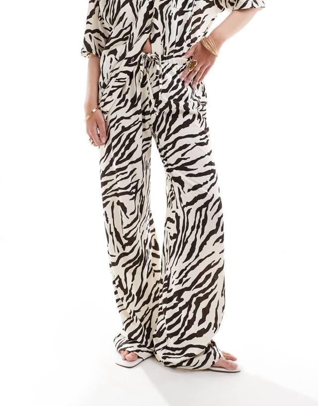 ASOS DESIGN low rise textured linen look pants in zebra print - part of a set Product Image