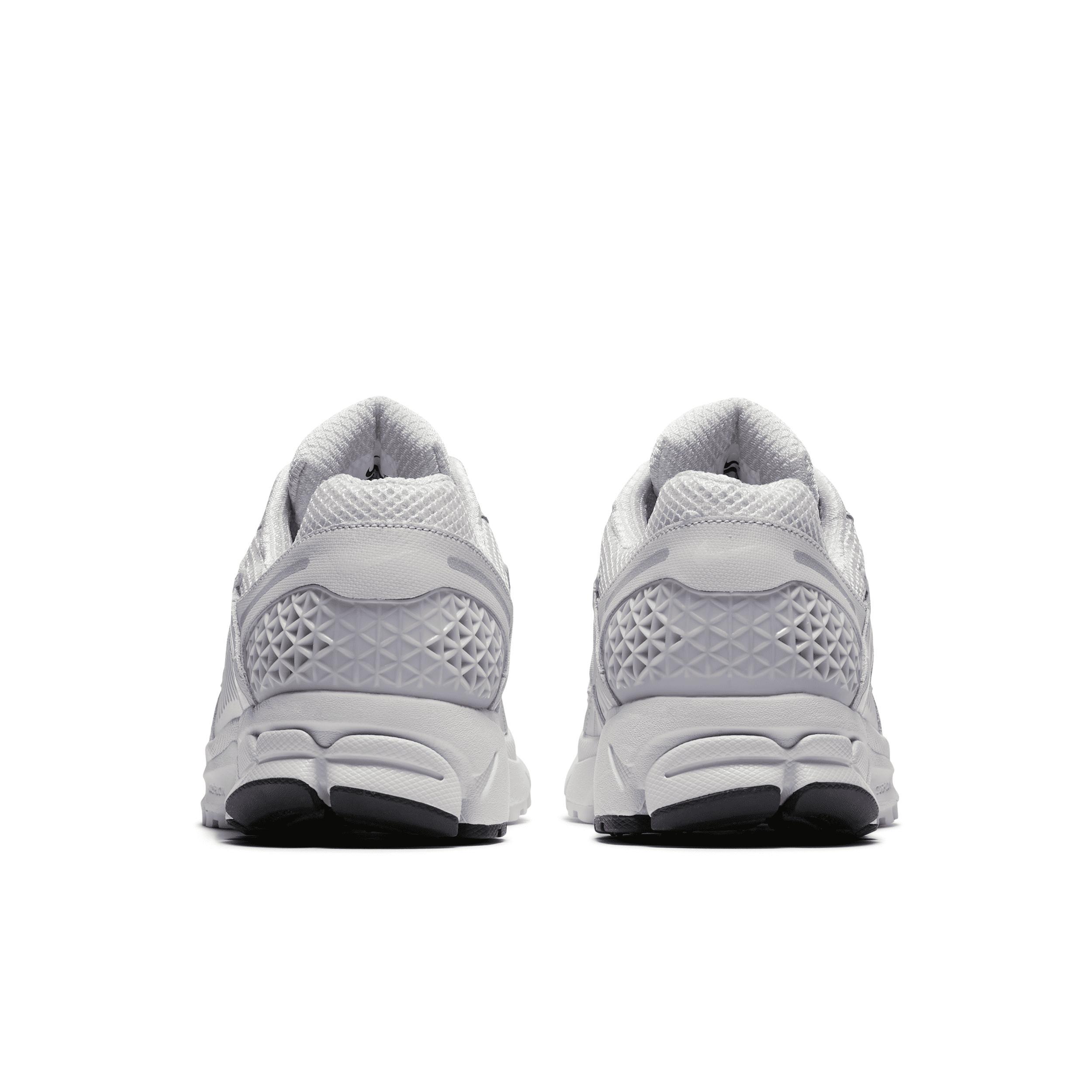 Nike Mens Vomero 5 Shoes Product Image