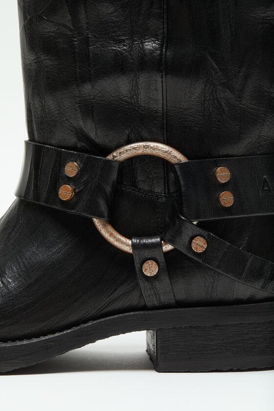 Leather buckle boots Product Image