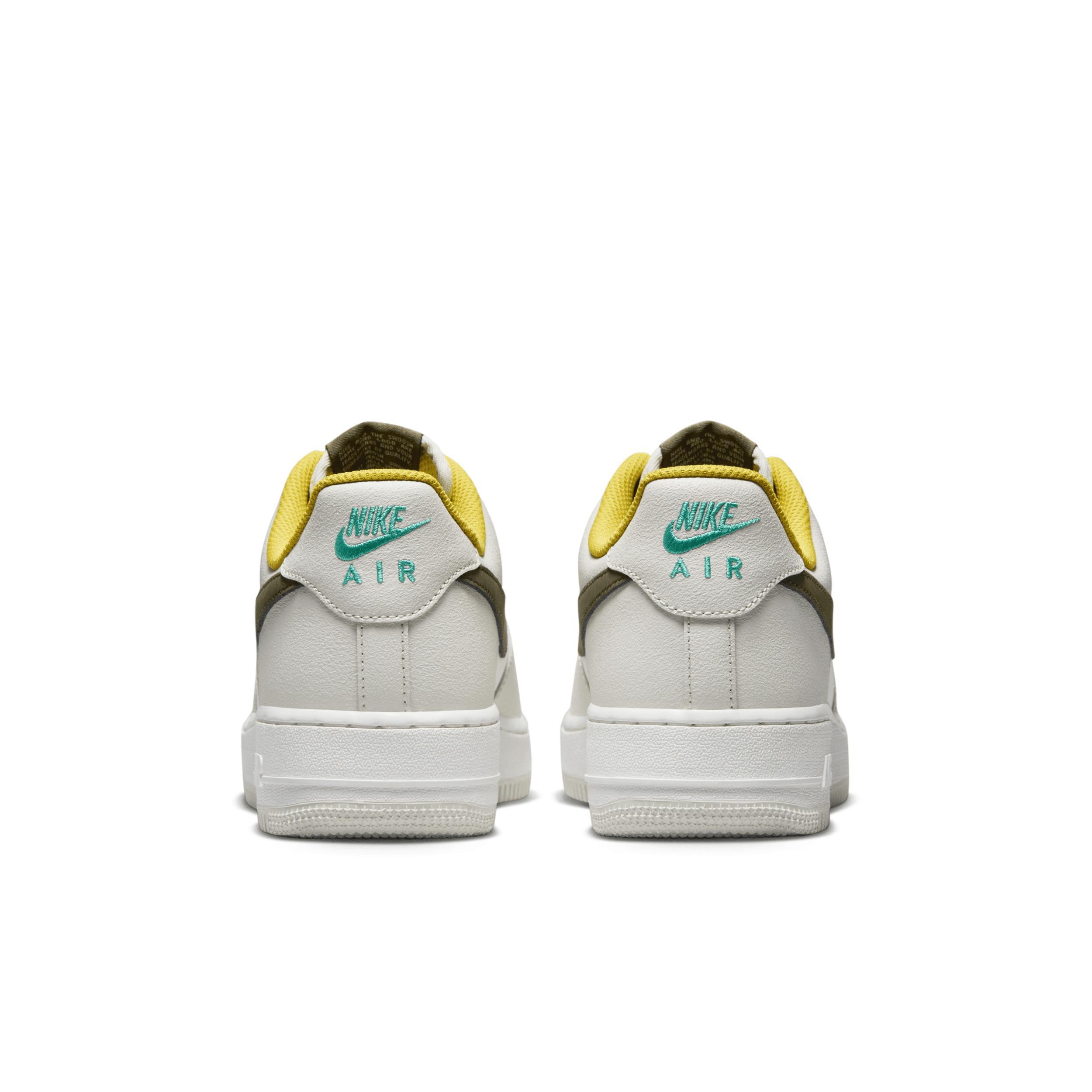 Nike Men's Air Force 1 '07 Premium Shoes Product Image