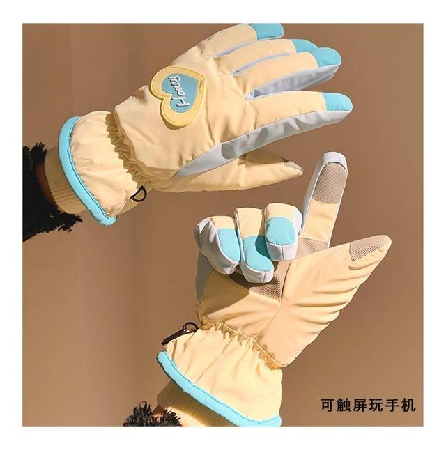 Two Tone Heart Gloves Product Image