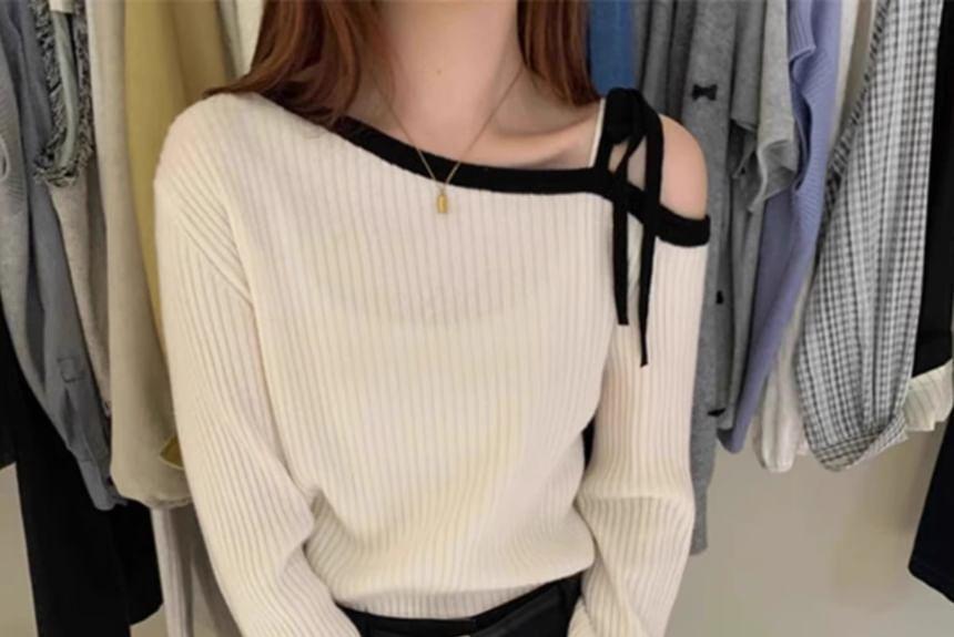 Long-Sleeve Asymmetrical Neck Cold-Shoulder Contrast Trim Ribbed Knit Top Product Image