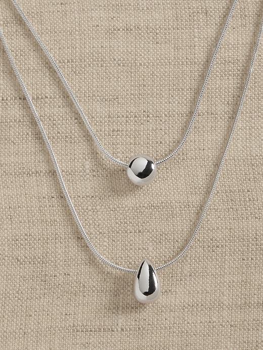 Layered Metal Pendant Necklace Product Image