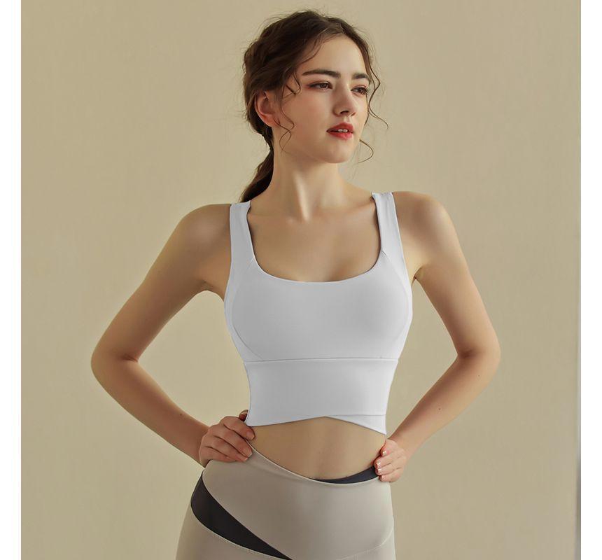 Scoop-Neck Plain Crop Sports Tank Top Product Image