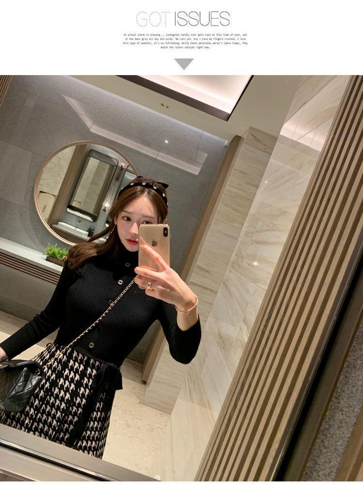 Long-Sleeve Mock Neck Houndstooth Tie Waist A-Line Knit Dress Product Image