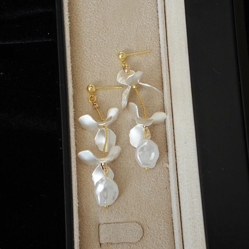 Faux Pearl Leaf Dangle Earring Product Image