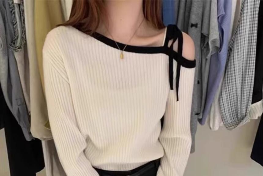 Cold-Shoulder Plain Contrast Trim Ribbed Sweater Product Image