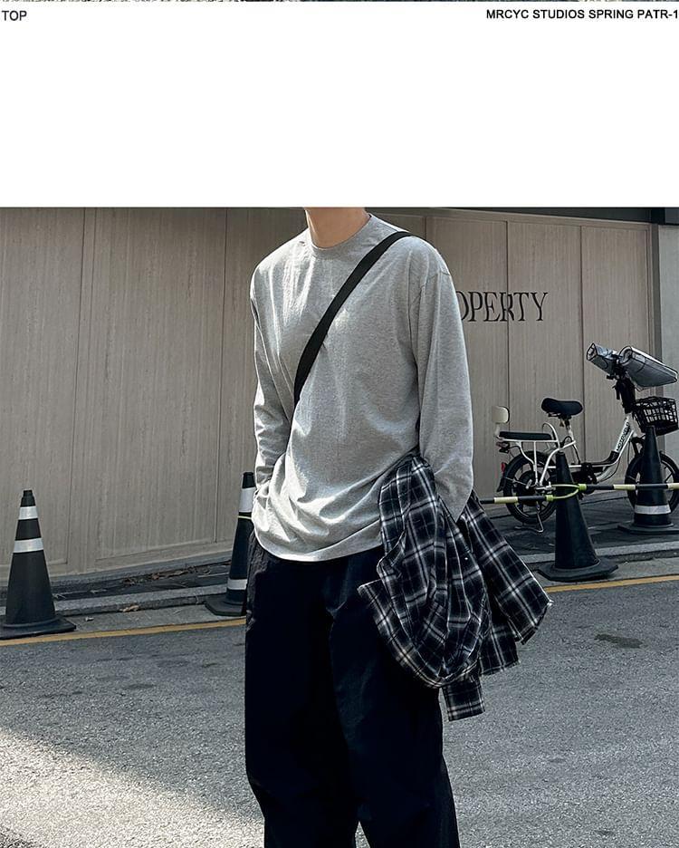 Long-Sleeve Crew Neck Plain T-Shirt Product Image