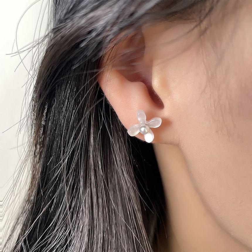 Flower Faux Pearl Stud Earring Product Image