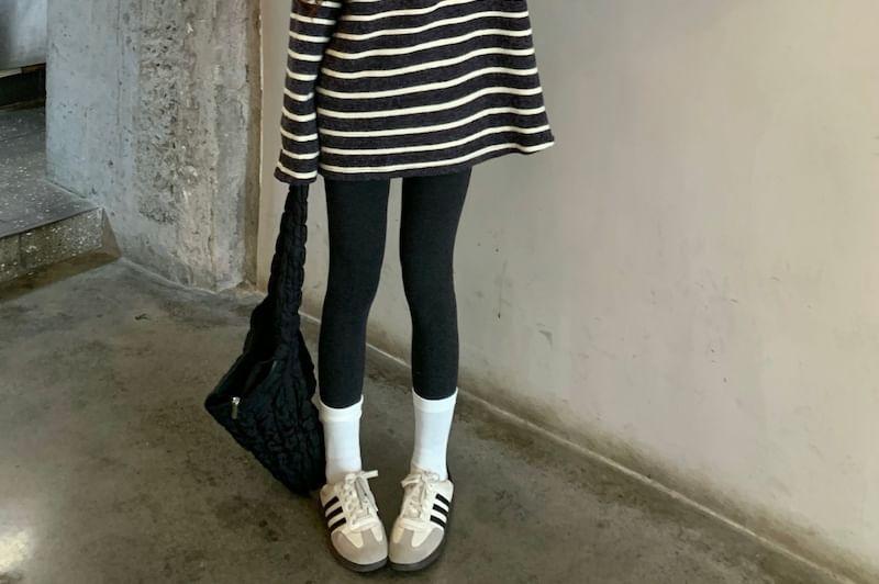 Long-Sleeve Round Neck Striped T-Shirt Product Image