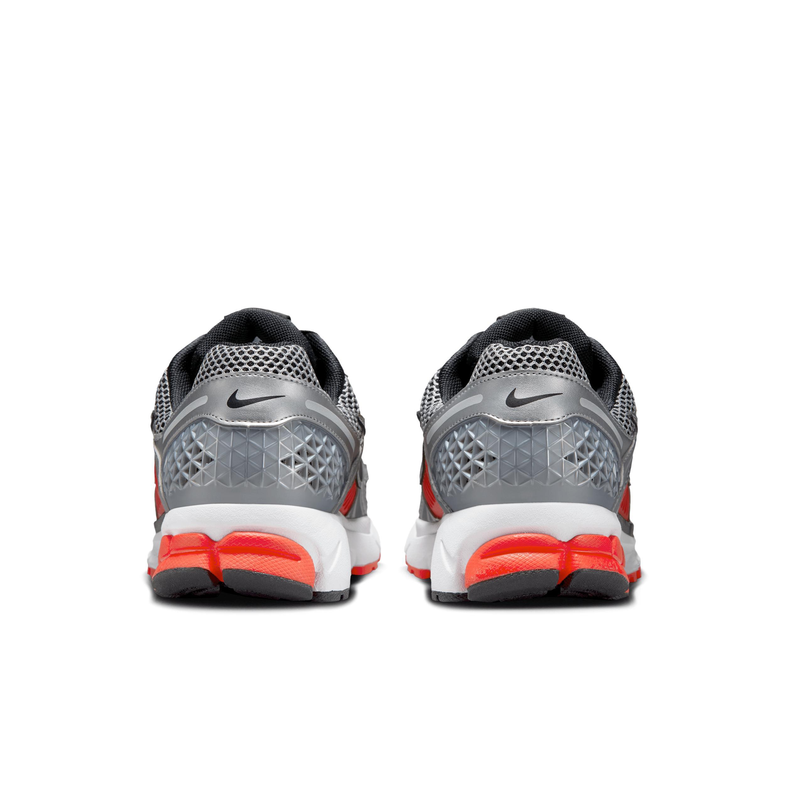 Nike Men's Zoom Vomero 5 Shoes Product Image