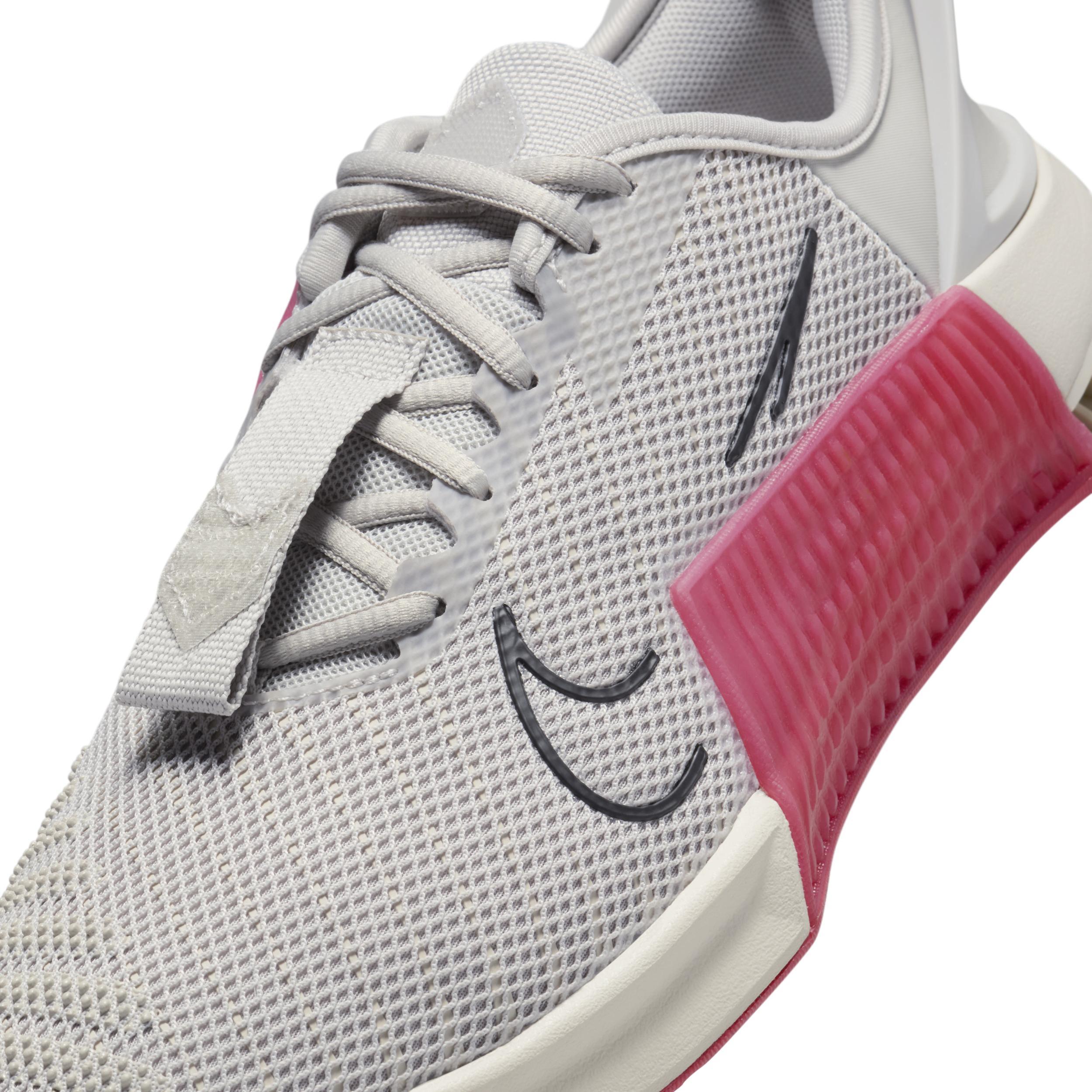 Nike Women's Metcon 9 EasyOn Workout Shoes Product Image