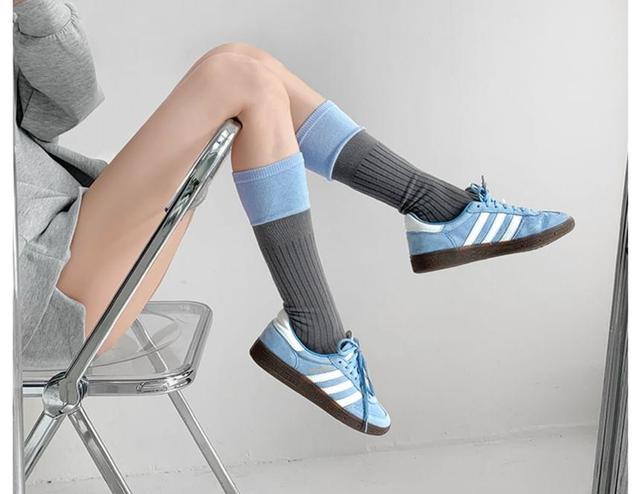 Two-Tone Short Socks Product Image