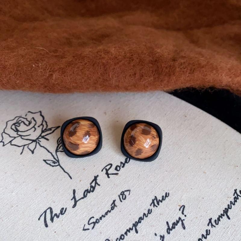 Leopard Stud Earring Product Image