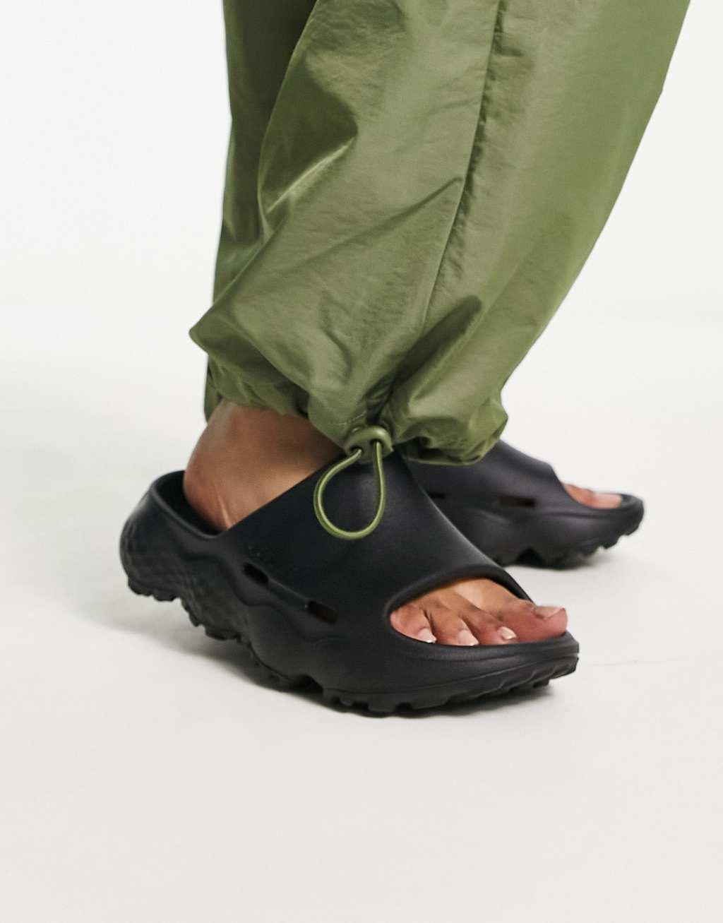 Columbia thrive revive sliders in black Product Image