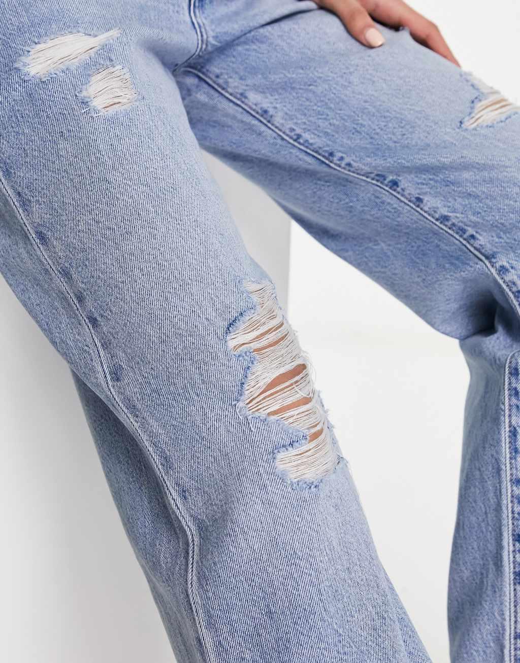 Levi's ribcage straight jeans in mid wash blue  Product Image