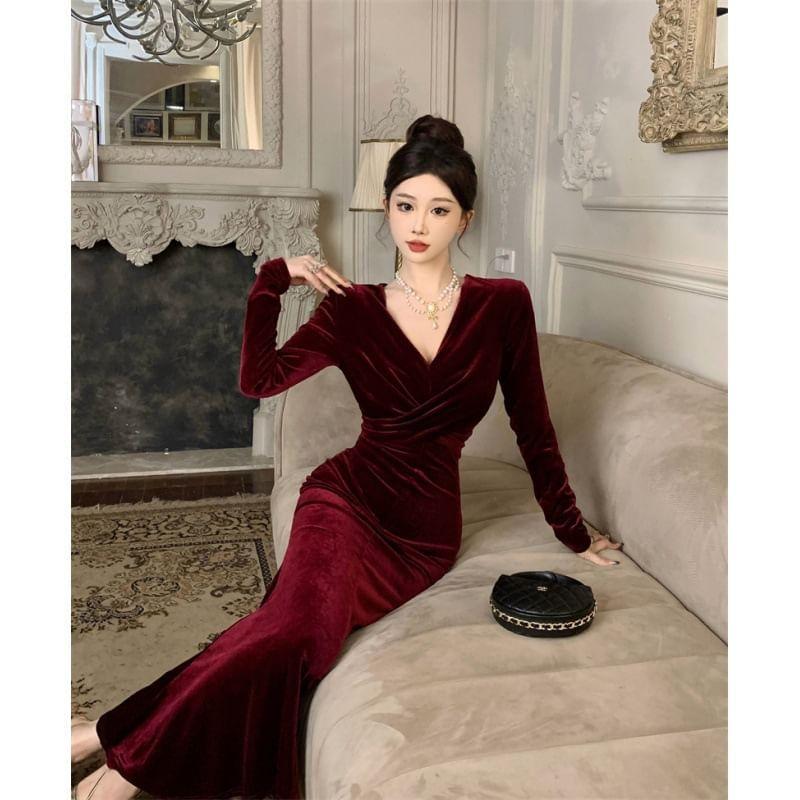 Long-Sleeve V-Neck Knotted Midi Velvet Mermaid Dress Product Image