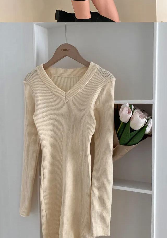 Long-Sleeve V-Neck Plain Ribbed Knit Mini Sheath Dress Product Image