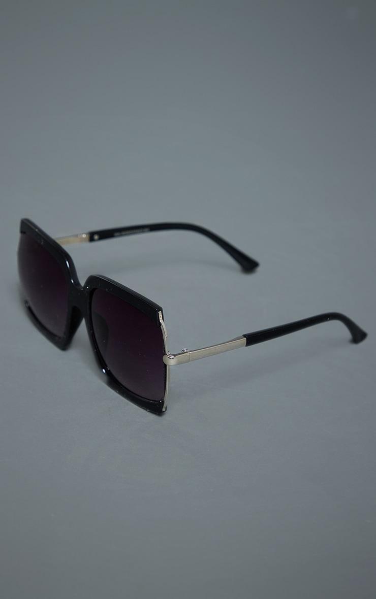 Black Metal Side Frame Oversized Sunglasses Product Image